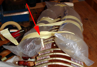Preparation of the sitar repair: Protect the chikari-pins!